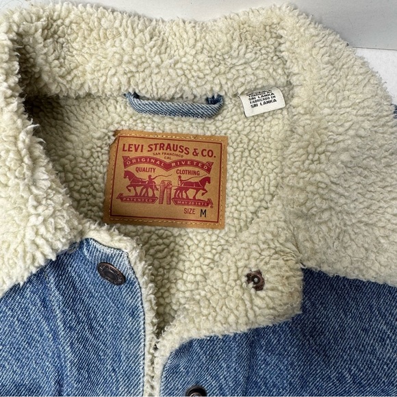 Levi’s Embellished Sherpa Denim Trucker Jacket Medium - Picture 3 of 13